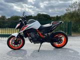 KTM Duke 890 R  - KTM 890 DUKE R