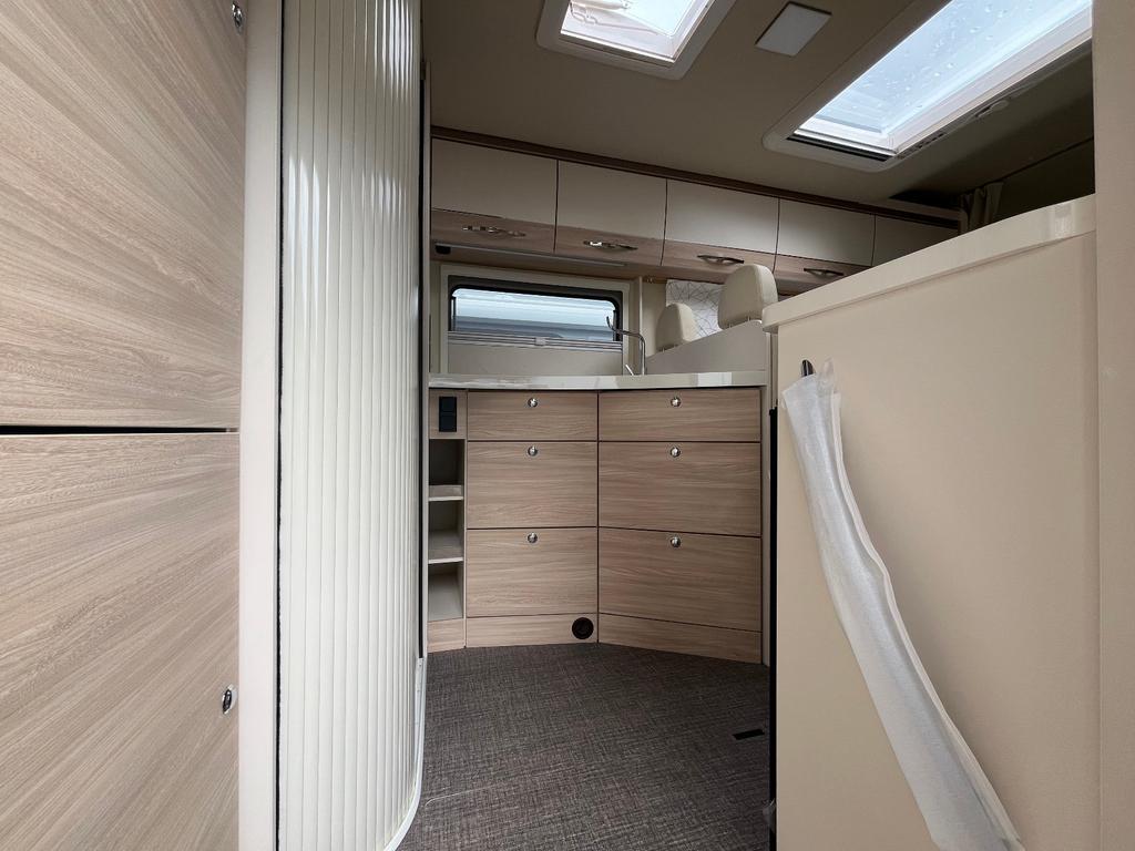 Eura Mobil Activa One 630 LS Travel Plus Automatik 8-Gang – Foto 6 von 12