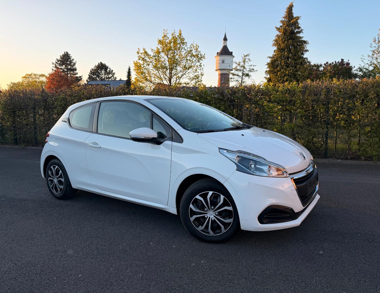 Peugeot 208 Active Klima Tempomat Zahnriemen gew.59000km