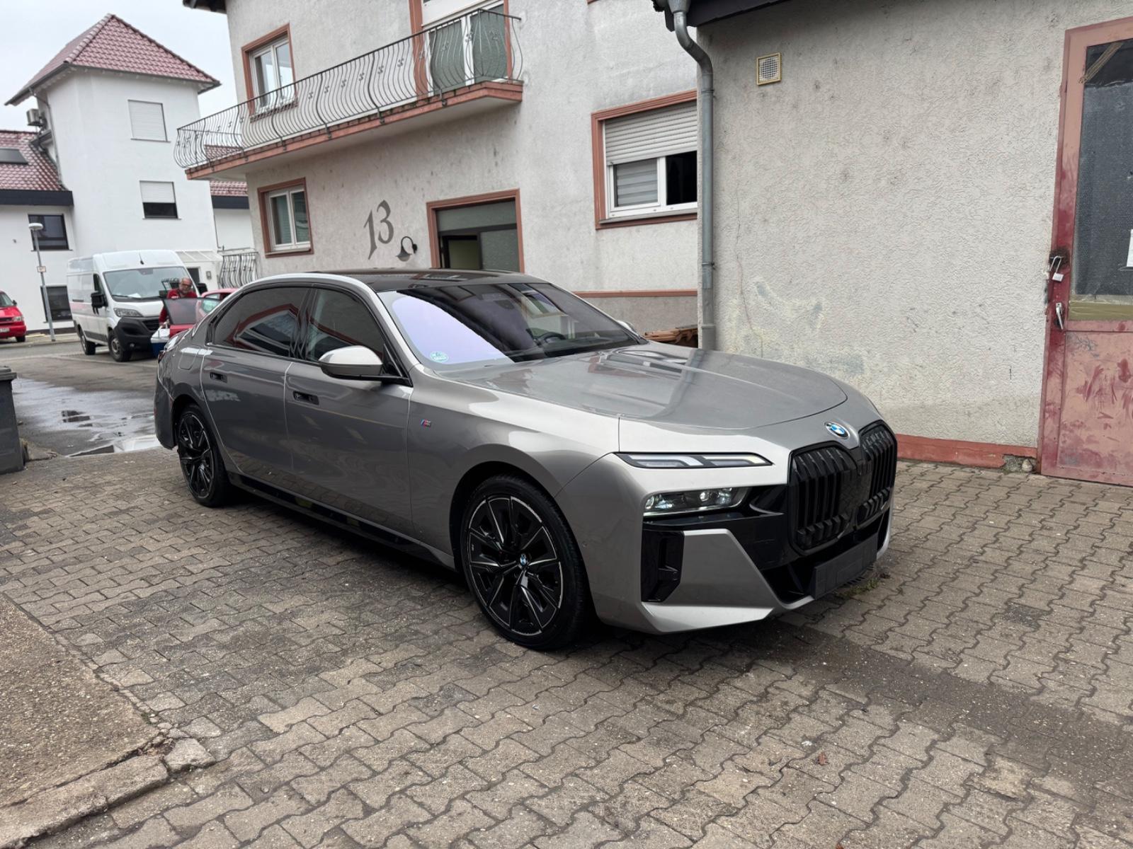 BMW 740 d xDrive M Sport*Bowers*TV*Automatik Türen*