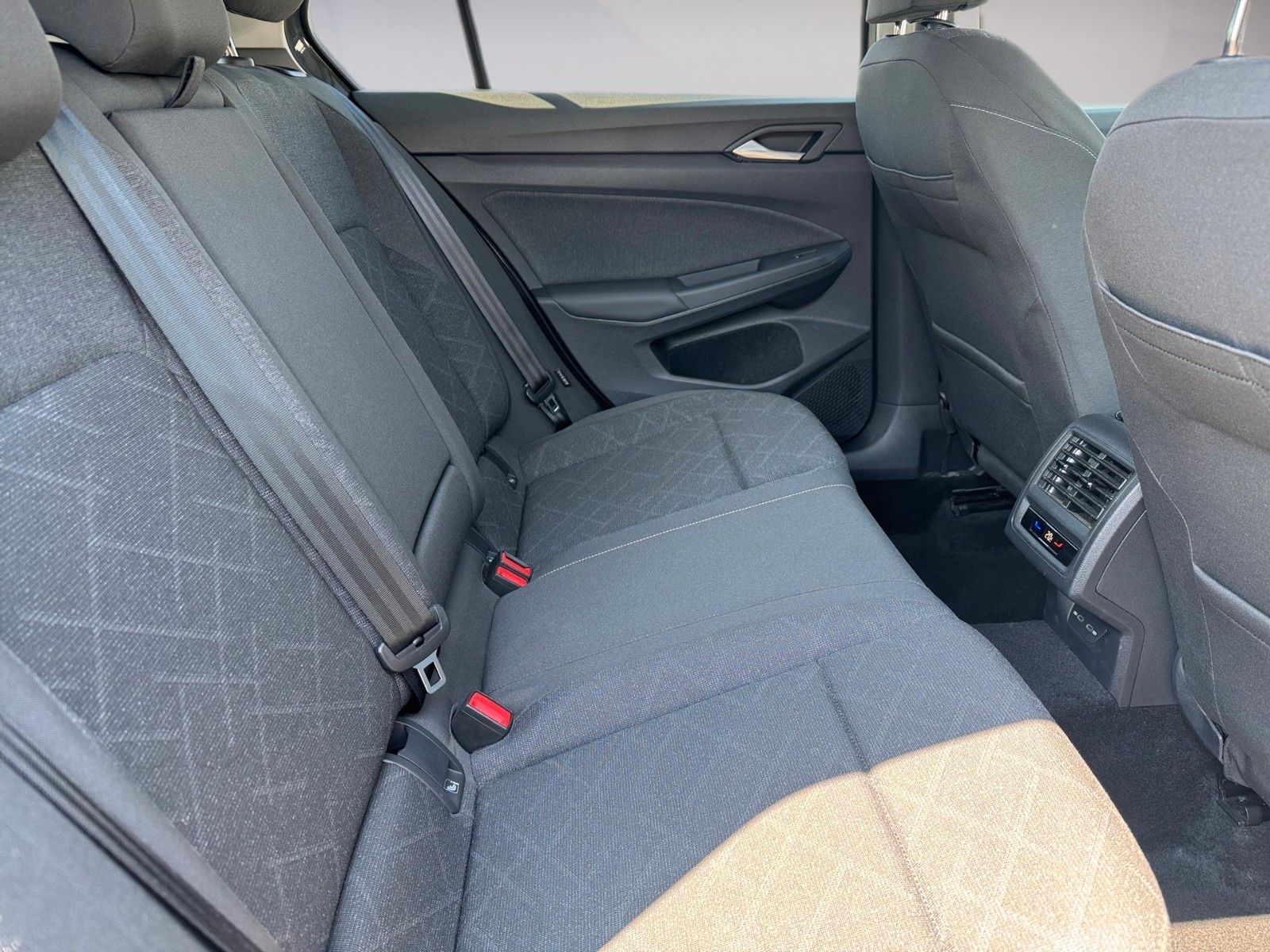 Fahrzeugabbildung Volkswagen Golf VIII Lim. Life 1.5 TSI