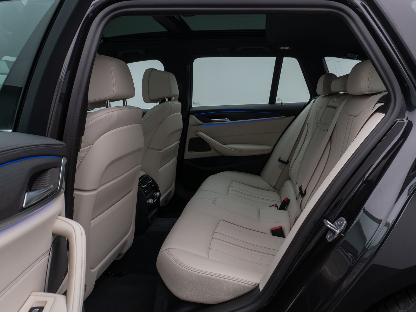 Fahrzeugabbildung BMW 520d  xD Luxury Line Panorama Kamera DAB H/K AHK