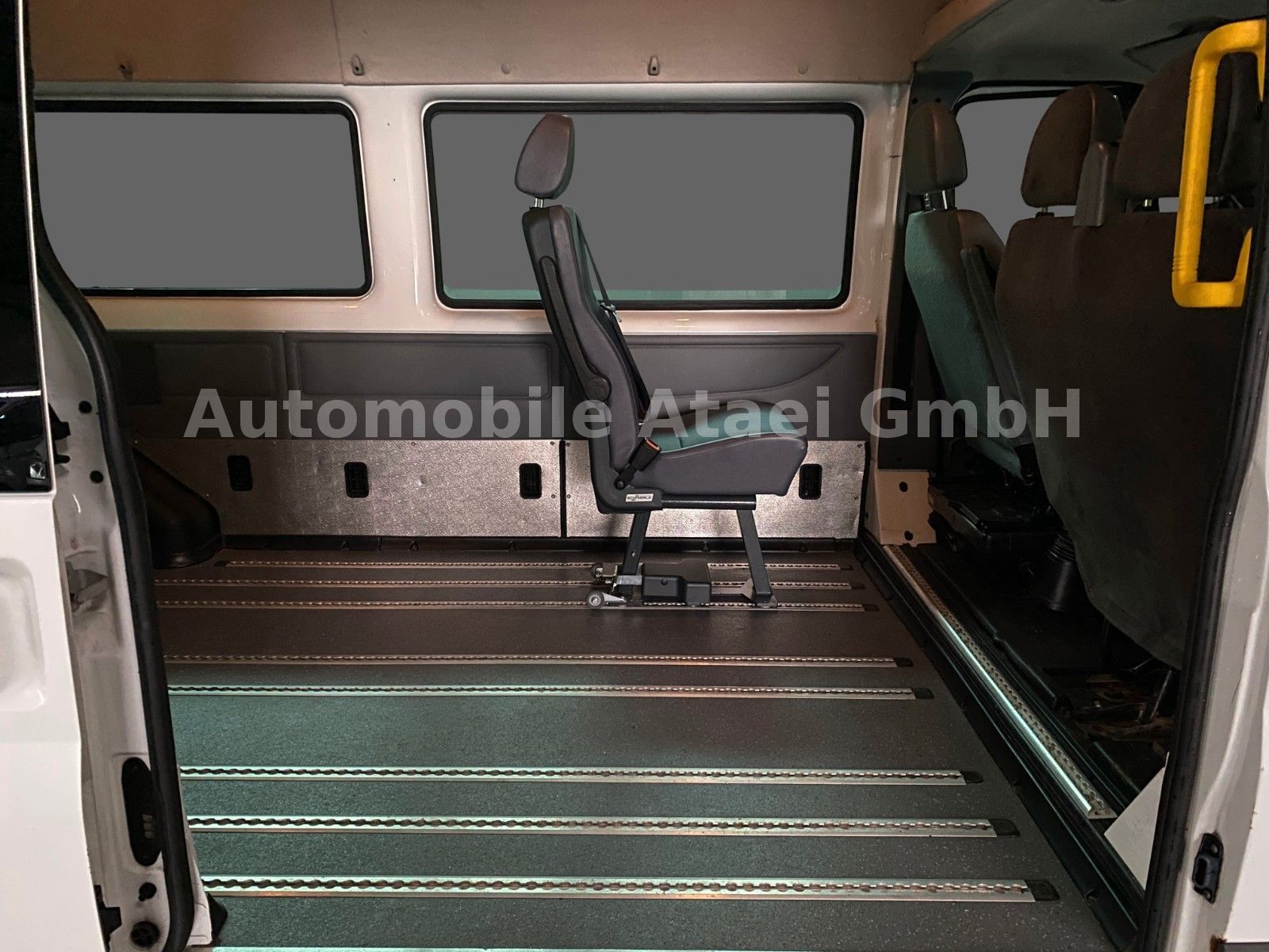 Fahrzeugabbildung Ford Transit Kombi *ROLLSTUHL-LIFT* KLIMA (3761)