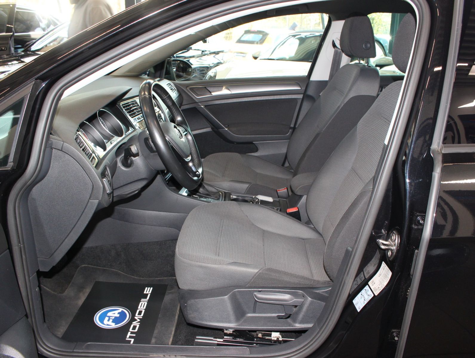 Fahrzeugabbildung Volkswagen Golf 1.0 TSI BMT DSG Comfortline