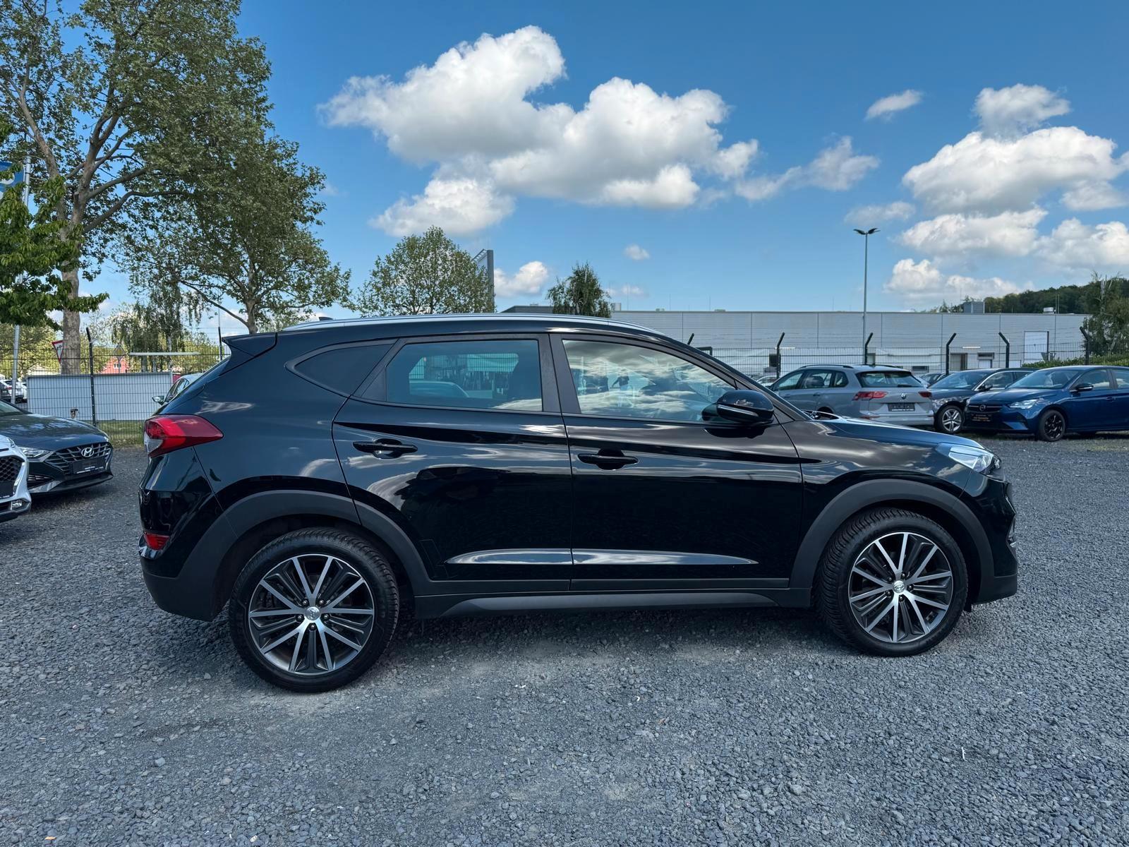 Hyundai TUCSON PASSION 2WD/AUTOMATIK/NAVI/KAMERA/TÜV NEU