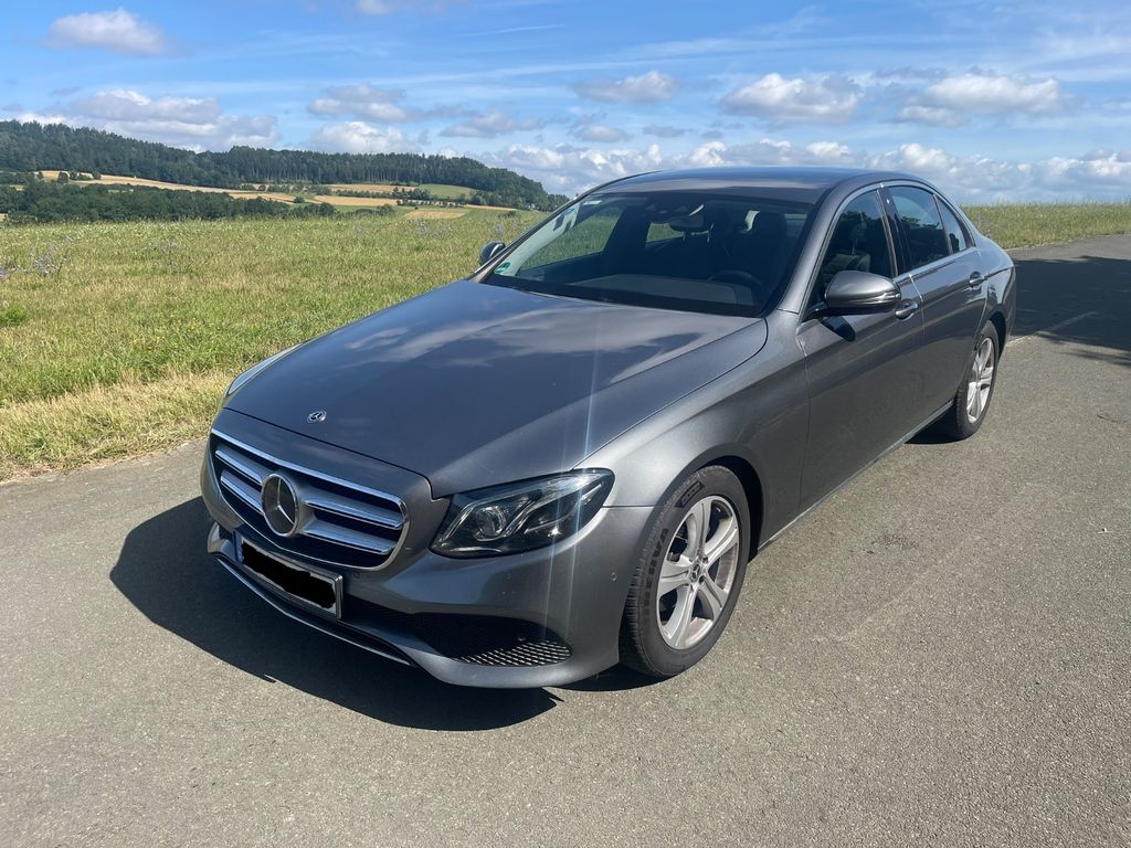 Image of Mercedes-Benz E 220