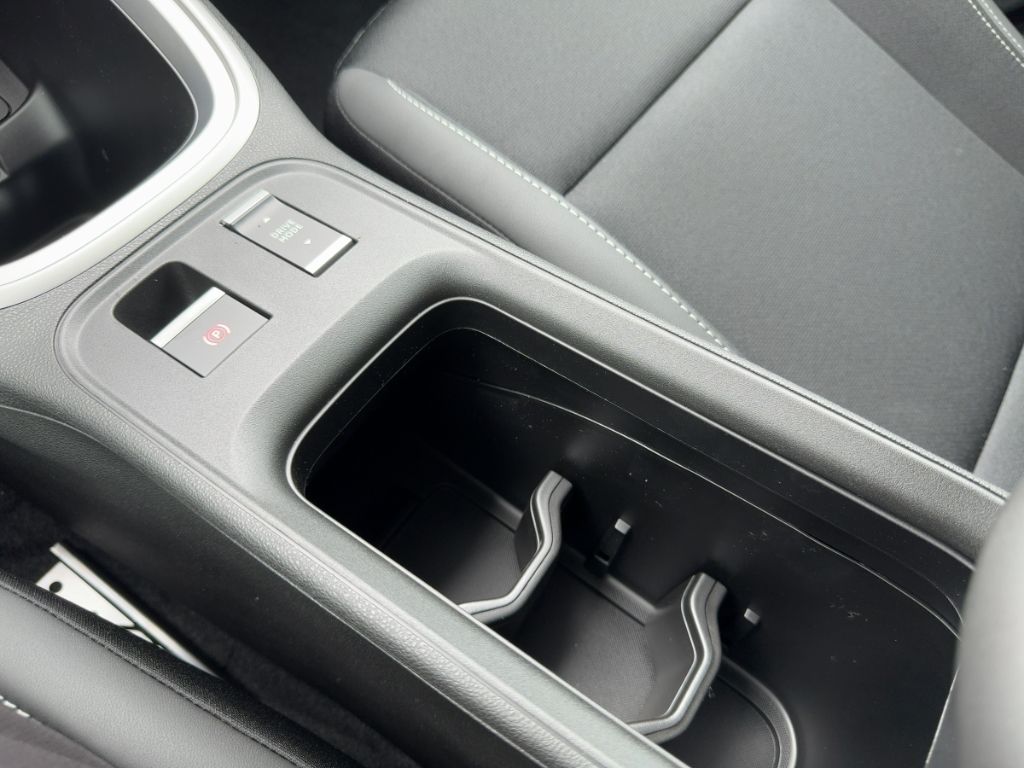 Fahrzeugabbildung Jeep Avenger e-Hybrid Altitude NAVI ELEKTR HECK WINTE