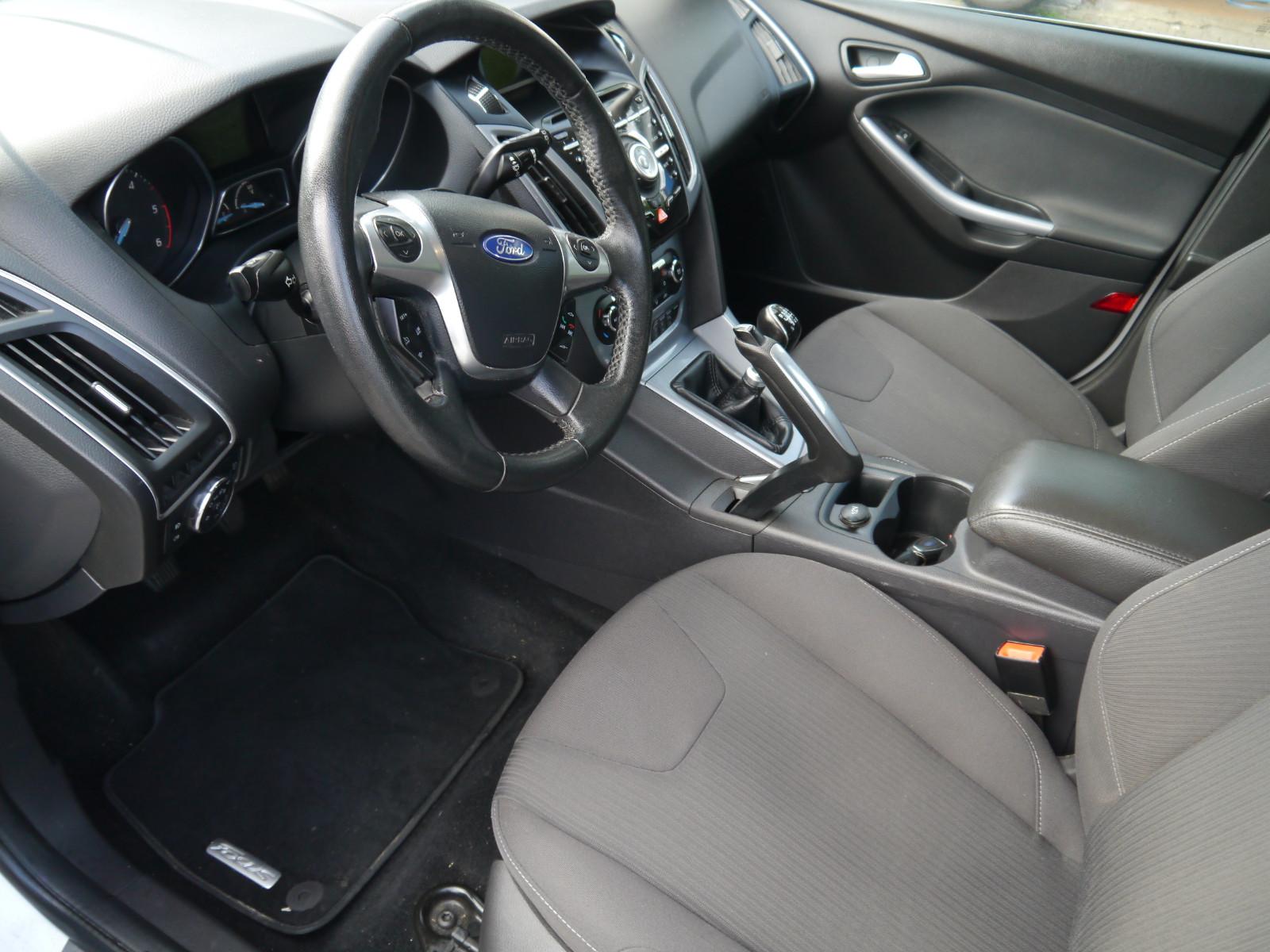 Ford Focus 2011 — photo 7