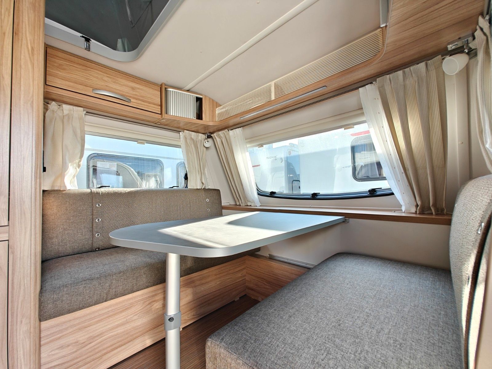 Fahrzeugabbildung HYMER / ERIBA / HYMERCAR Feeling 425 Schlafdach - SPRING SALE -