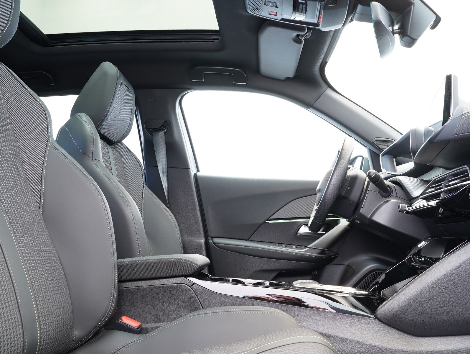 Fahrzeugabbildung Peugeot 2008 e- GT 11KW/LED/NAVI/360°/PANORAMA/SOH
