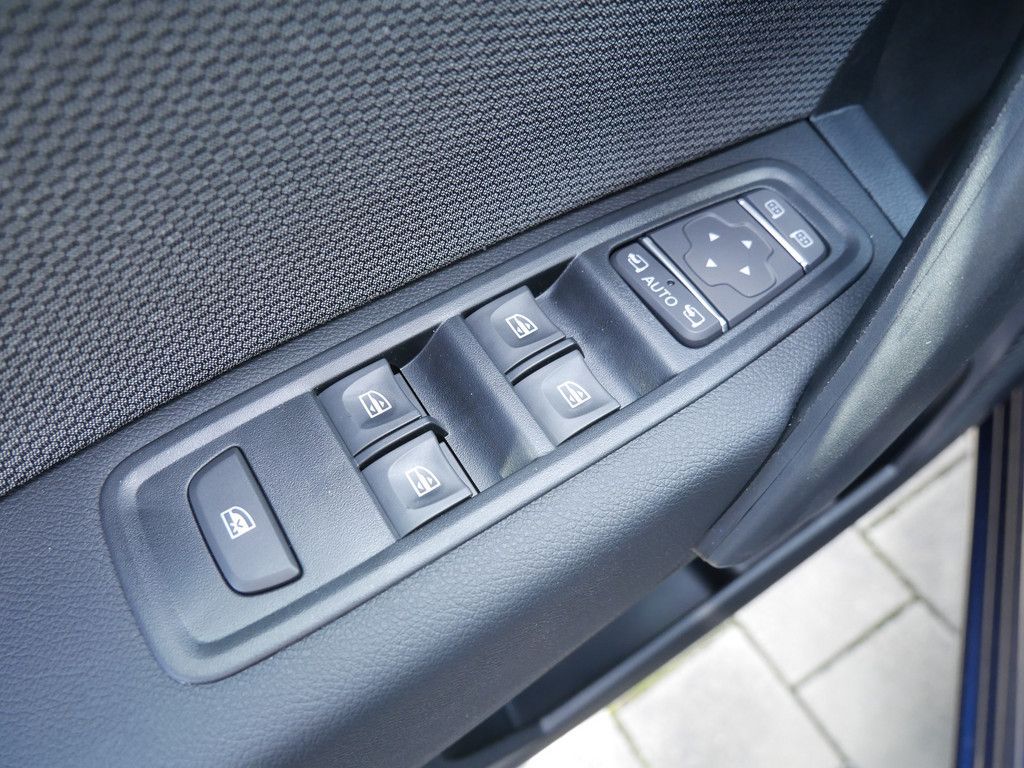 Fahrzeugabbildung Renault Kangoo PKW TECHNO TCe 130 EDC