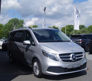 Mercedes V 220 - 6