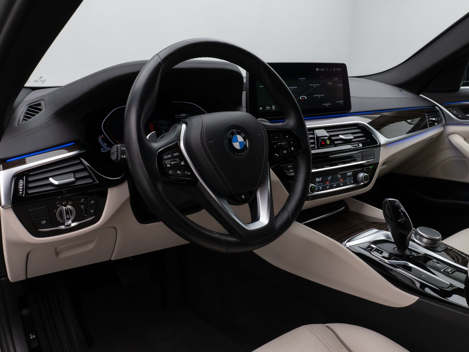 Fahrzeugabbildung BMW 530d LuxuryLine Laser HUD DAB HiFi DisKey 19Zoll