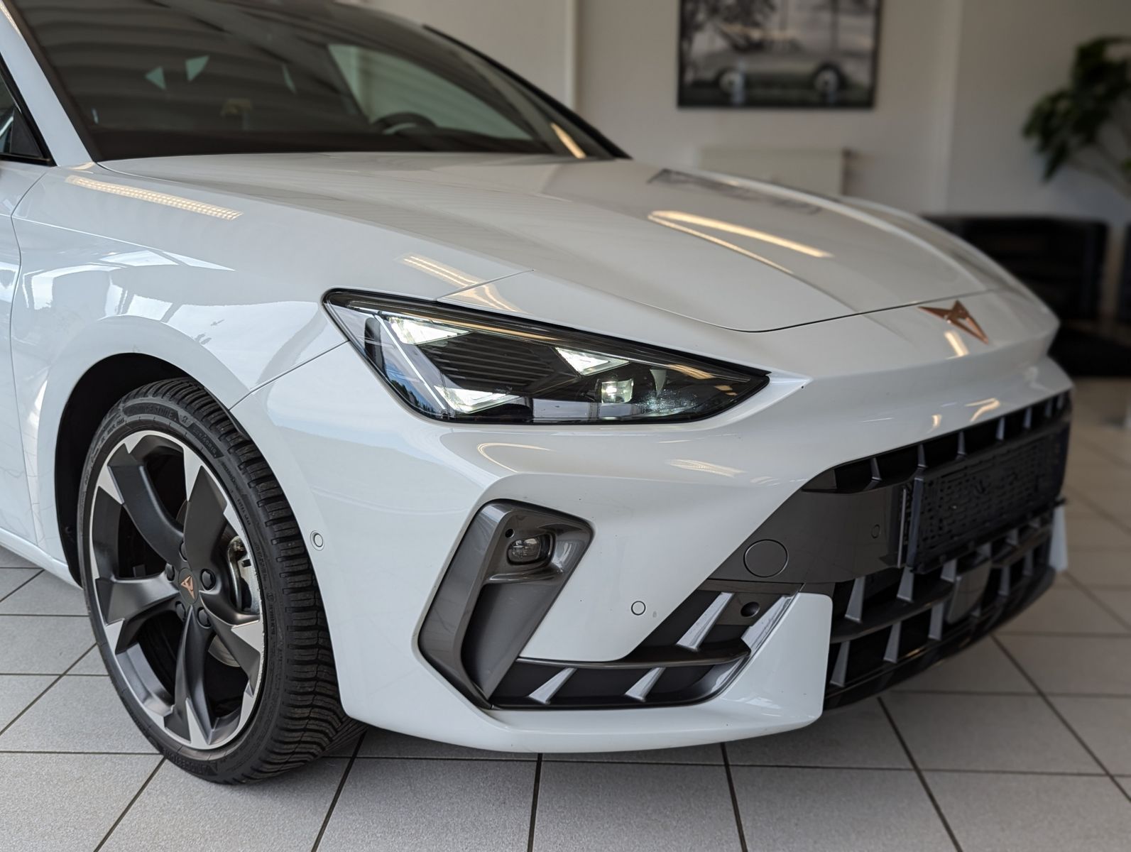 CUPRA Leon 1.5 eTSI Intelligent-Dynamic-Edge-Paket - Image 9