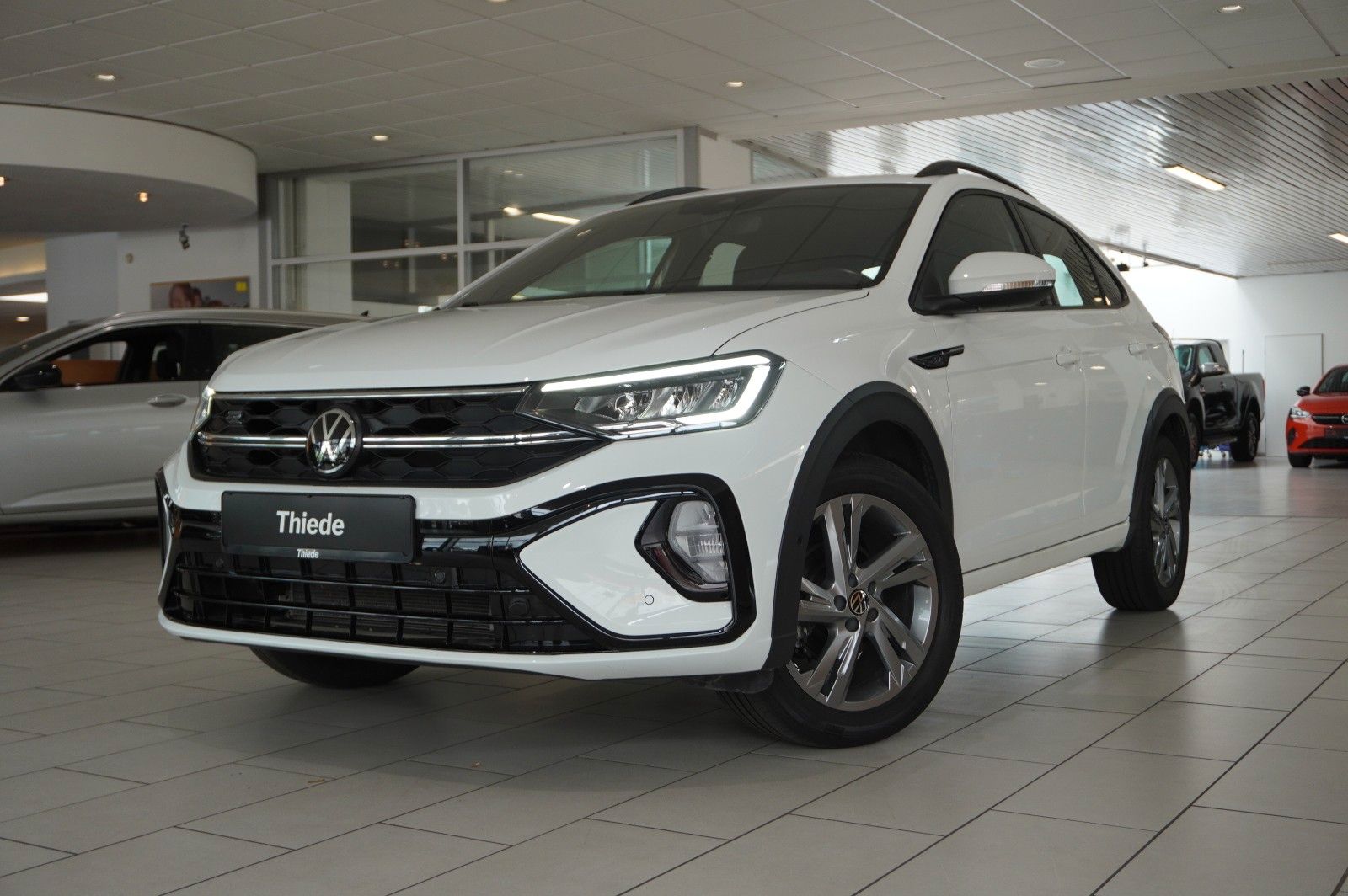 Fahrzeugabbildung Volkswagen Taigo 1.0 TSI R-LINE NAVI/LED/KAMERA/SPORT/DAB+