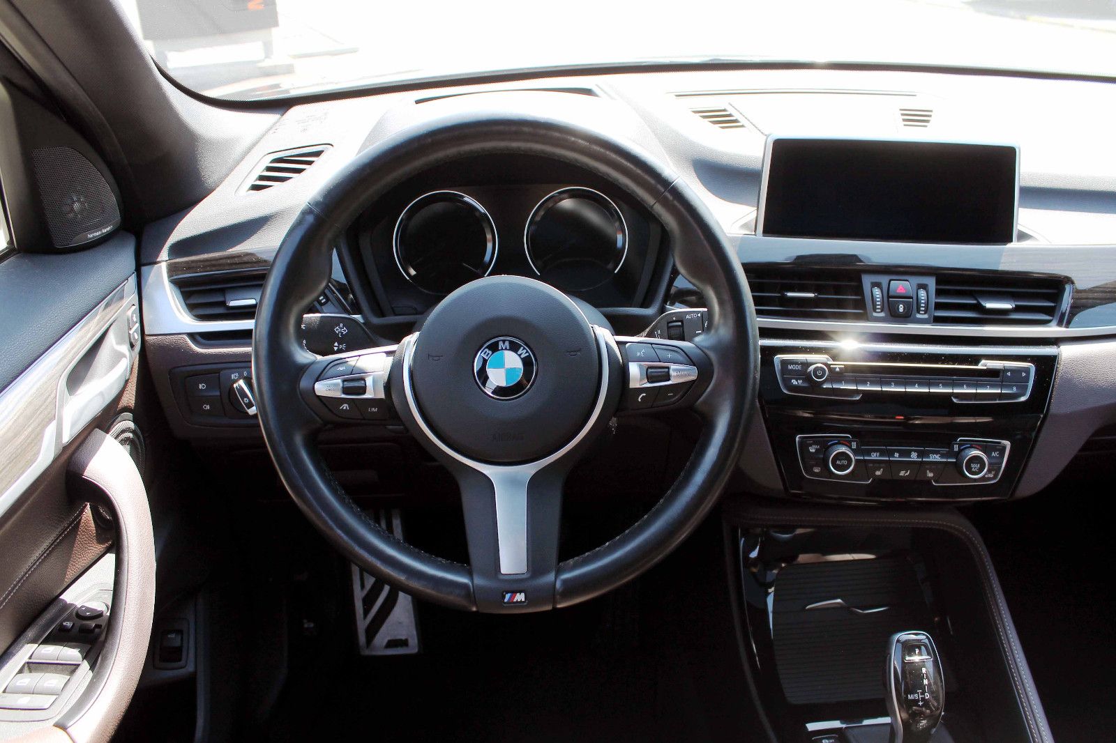 Fahrzeugabbildung BMW X1 xDrive 25i M-Sport LED PANO ACC KAM CarPlay