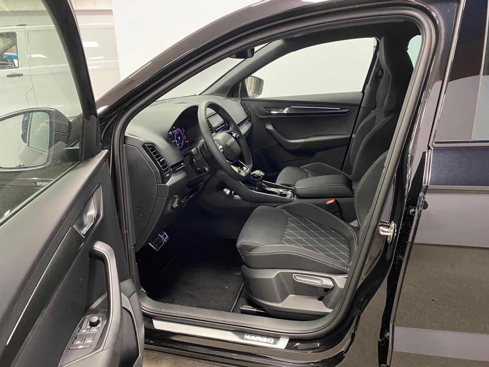 Fahrzeugabbildung SKODA Karoq 1.5 TSI SPORTLINE+MATRIX+ACC+AHK+APP+RFK++