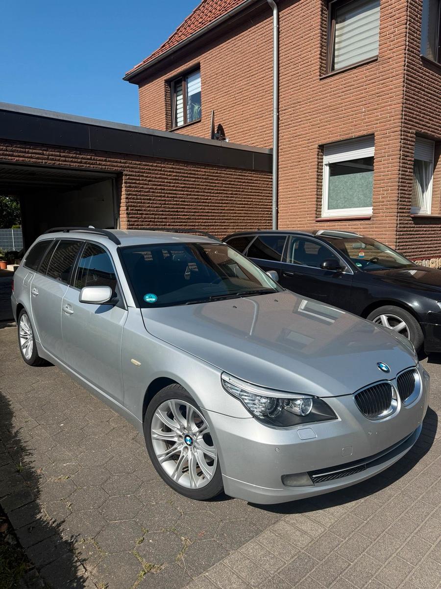 BMW 525 2008 — rear view