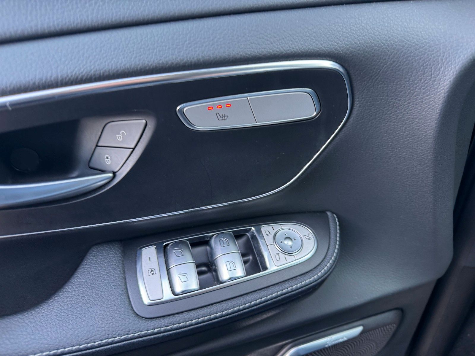 Fahrzeugabbildung Mercedes-Benz V 300 d 4MATIC AVA ED Extral Stdheiz 360Kam AHK