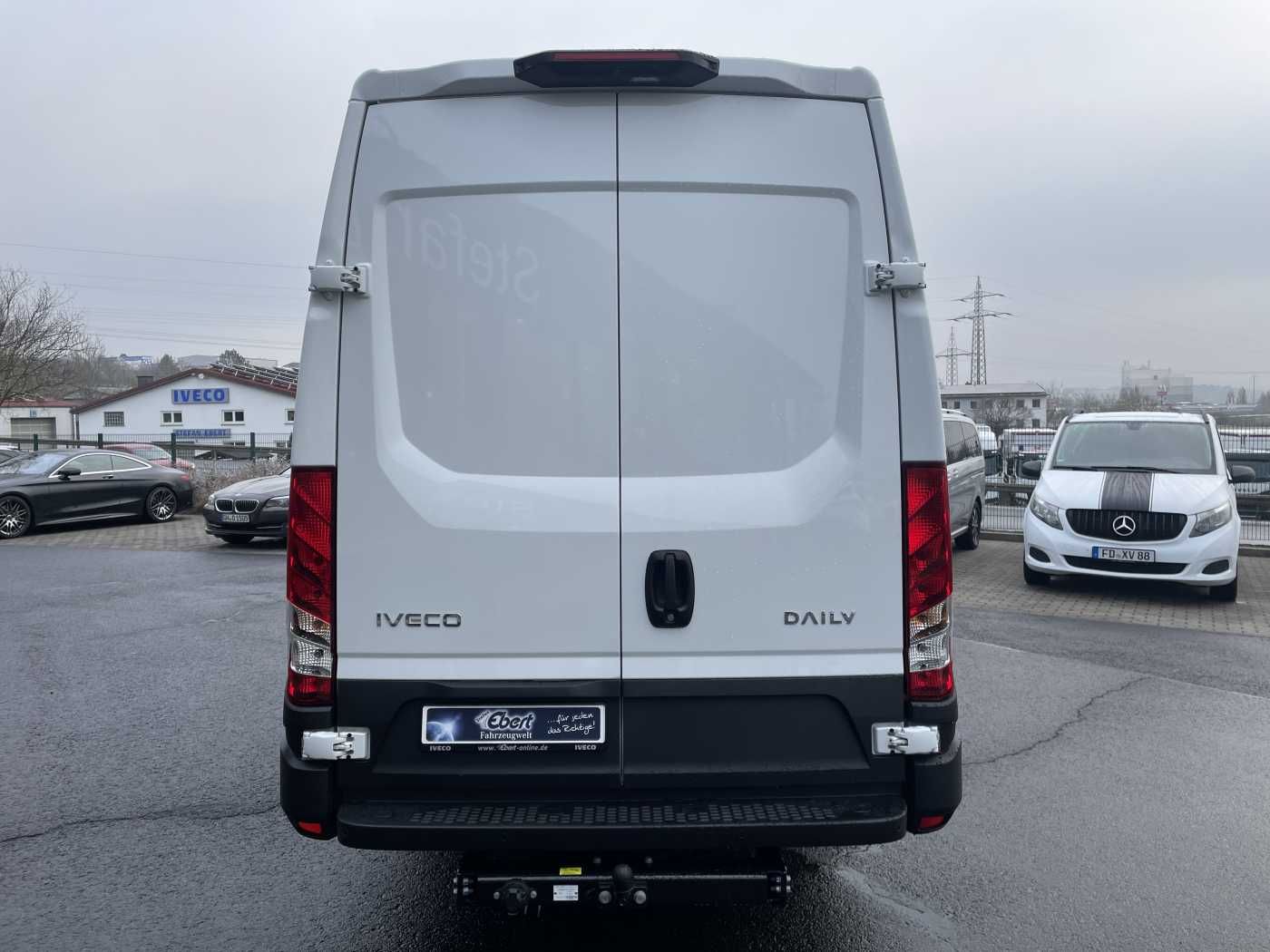Fahrzeugabbildung Iveco Daily 35S18 A8 3.0L *AHK*Automatik*LED*Standh*