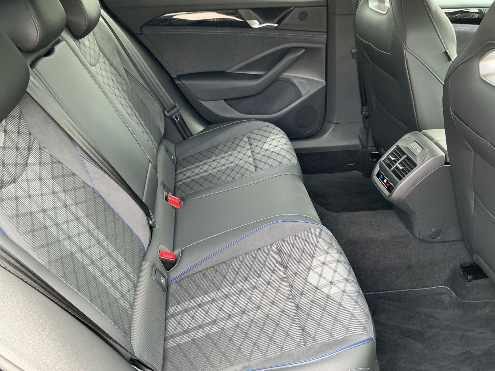 Volkswagen Passat Variant - Bild 16