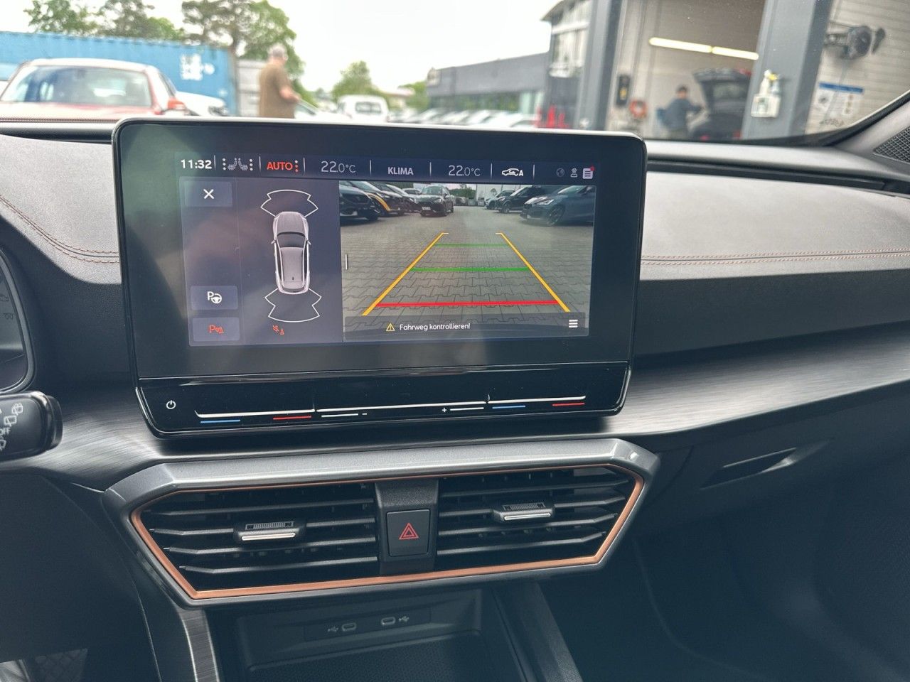 Fahrzeugabbildung CUPRA CUPRA Formentor 1.5 TSI 150 PS DSG - mit KI generiert/bearbeitet