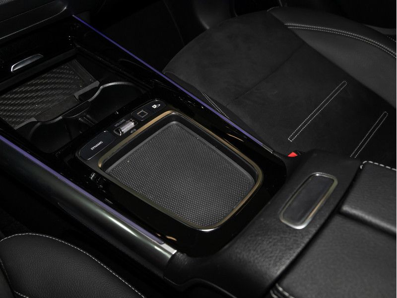 Mercedes-Benz GLA 250 4M AMG-Sport MLB Pano AHK Night Distr 20 foto 18