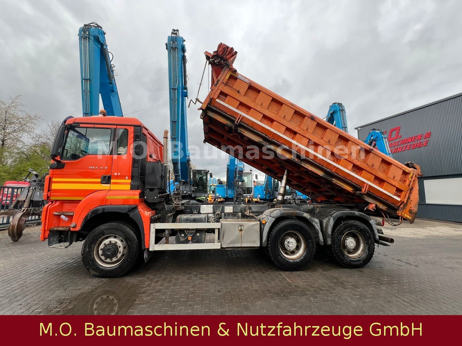 Fahrzeugabbildung MAN TGS 26.440 / 6x6 /3-Seitenkipper / Plane / AC /