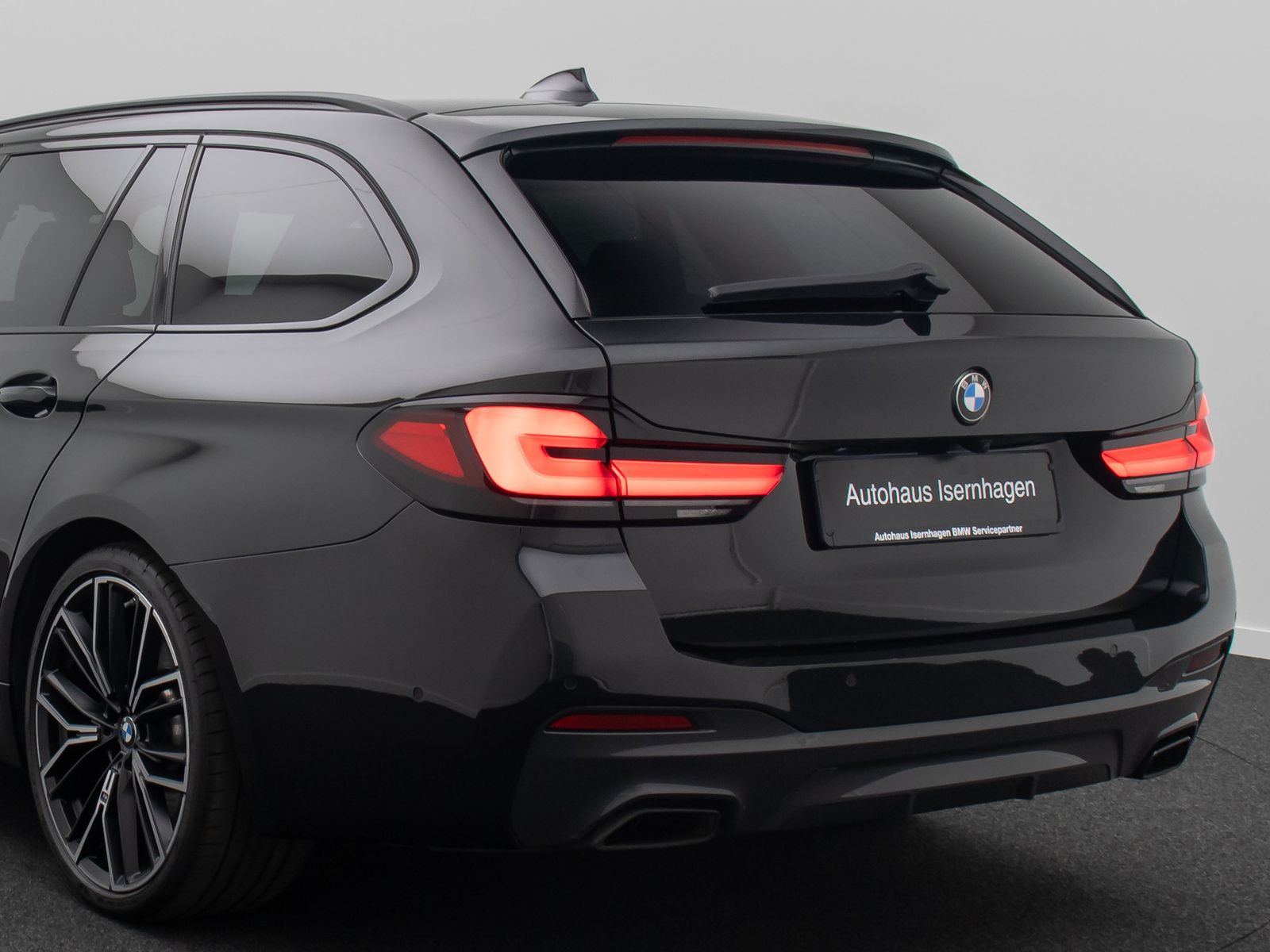 Fahrzeugabbildung BMW 540d xD M Sport DAB Laser HiFi HUD Panorama 20"