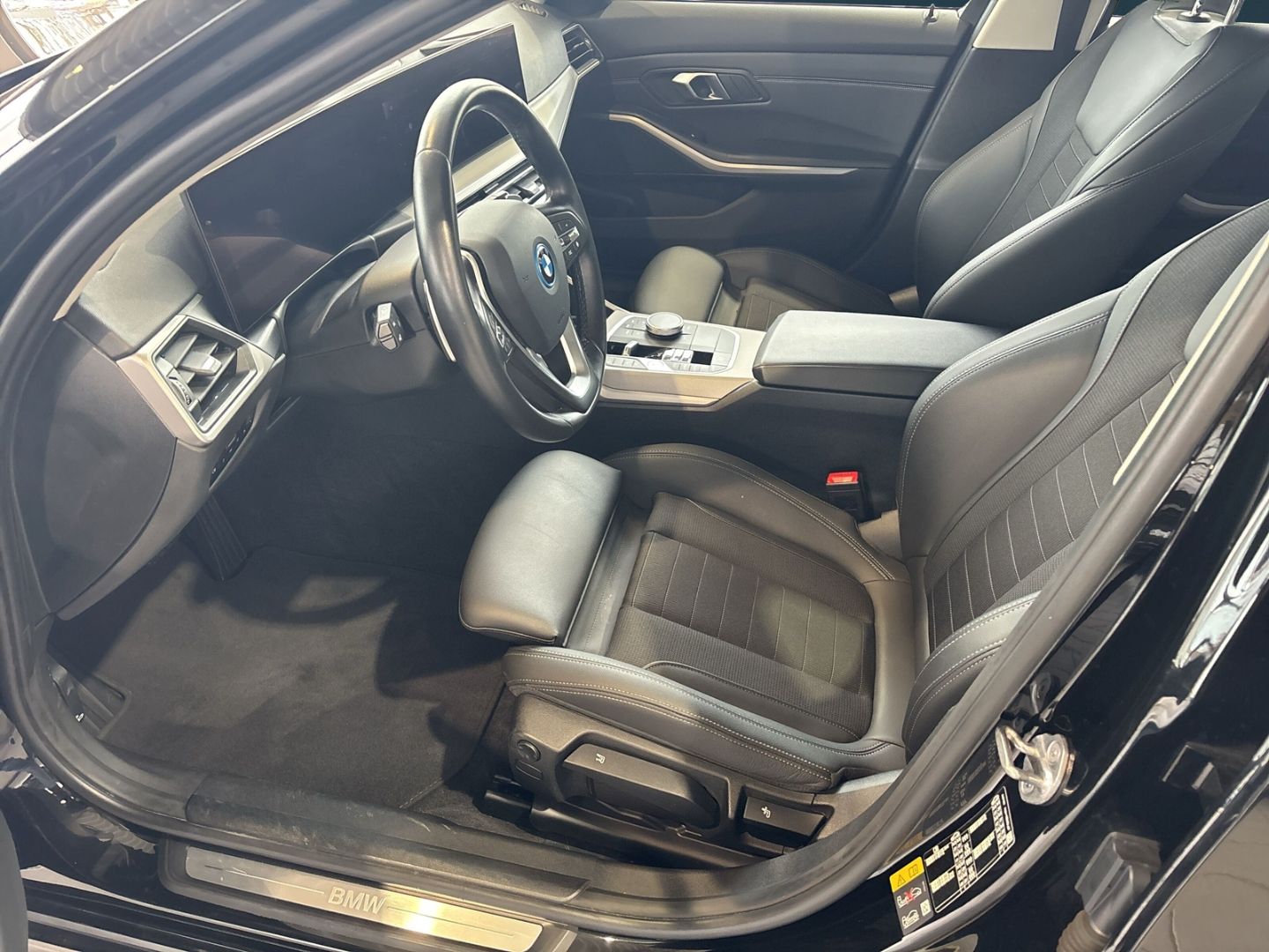 BMW 330 e Touring+SPORTSITZE+AHK+LED+DAB+PDC+ foto 13