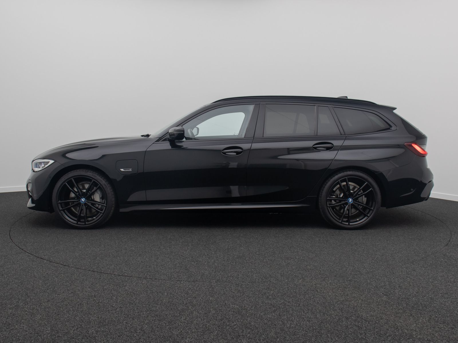 Fahrzeugabbildung BMW 330e M Sport DAB Laser HUD AHK Kamera Panorama