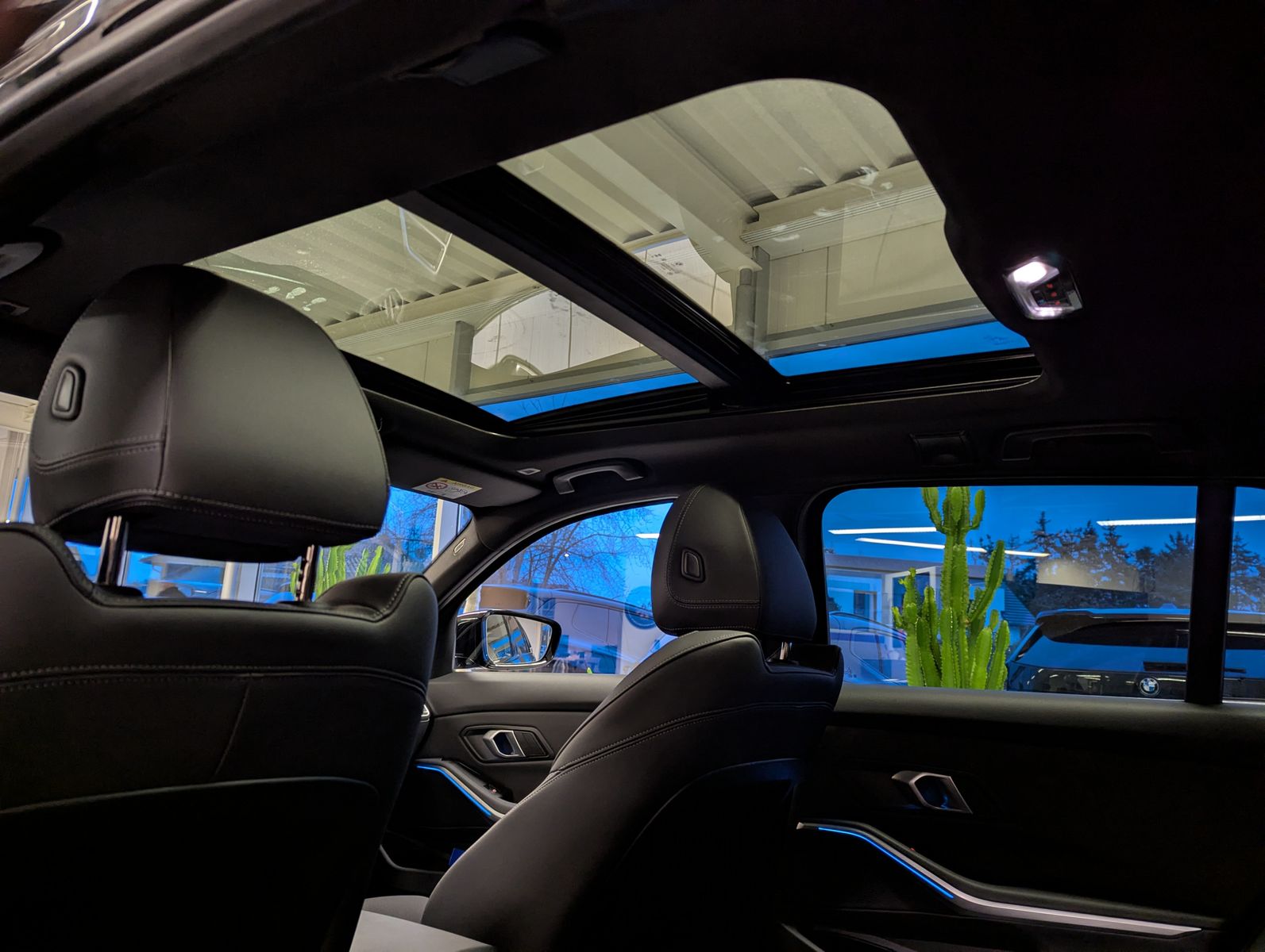 BMW 320 d xD M-Sport HUD Pano ACC LED-adaptiv AHK - Image 14