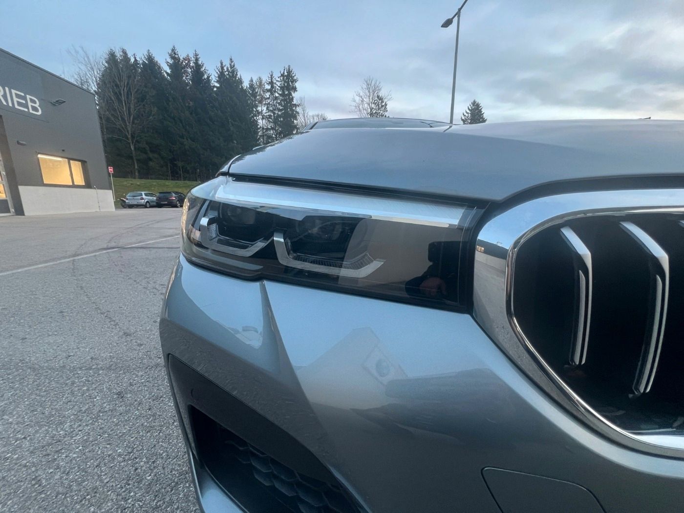 BMW 520d xDrive M-Sport xDrive KAM LED Kam. SHZ AHK imagem 3