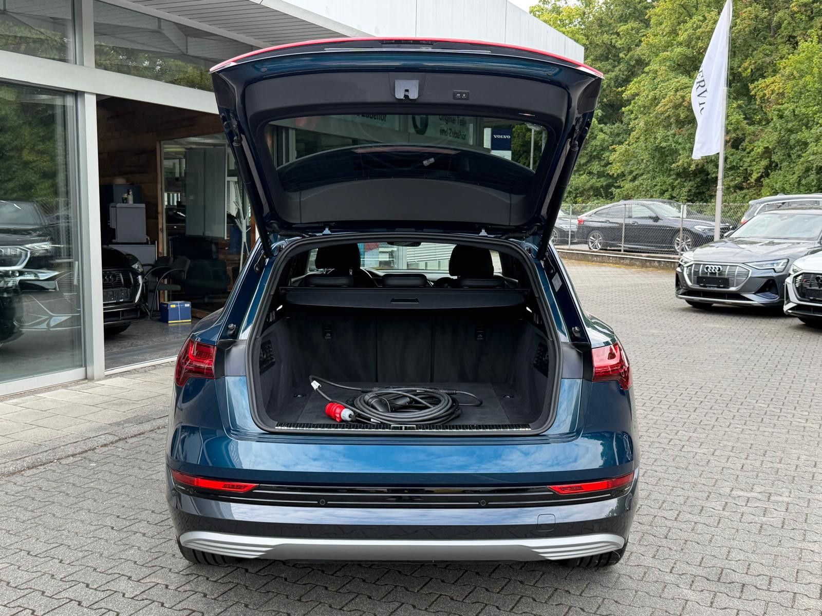 Fahrzeugabbildung Audi e-tron 50 QUATT S LINE 20"+LEDER+LUFT+ACC+KAM+