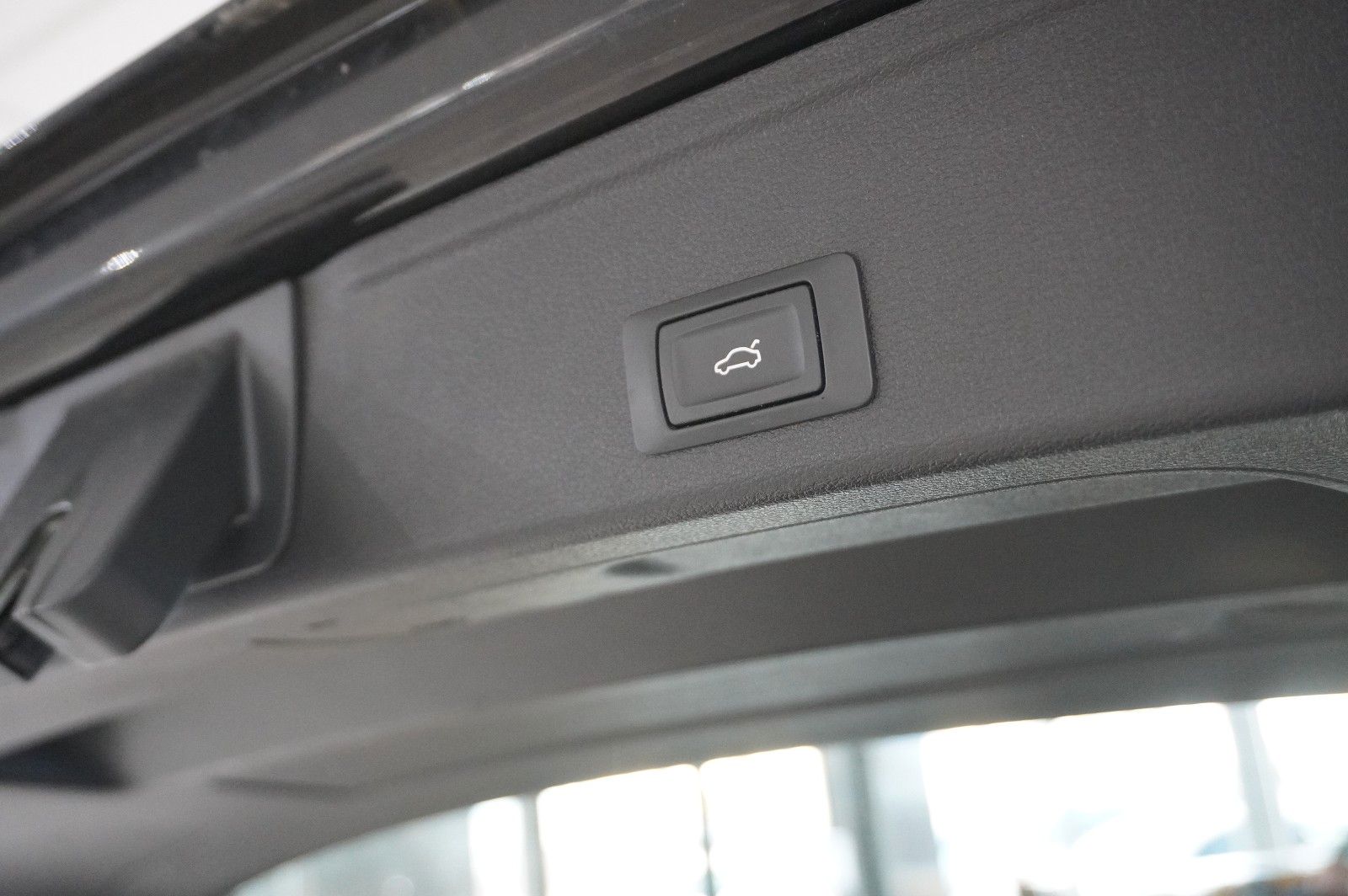 Fahrzeugabbildung Audi A4 Avant 35 TDI S-LINE SPORT NAVI/LED/KAMERA/DAB