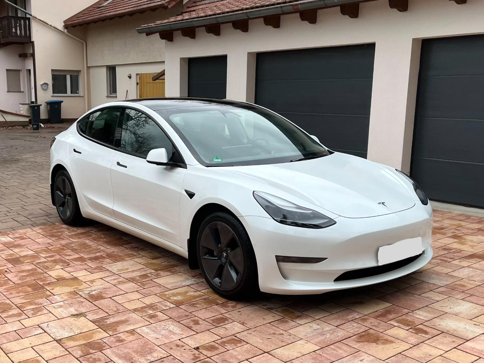 Tesla Model 3 AWD 1.Hd AHK Matrix Allwetter Wärmepumpe