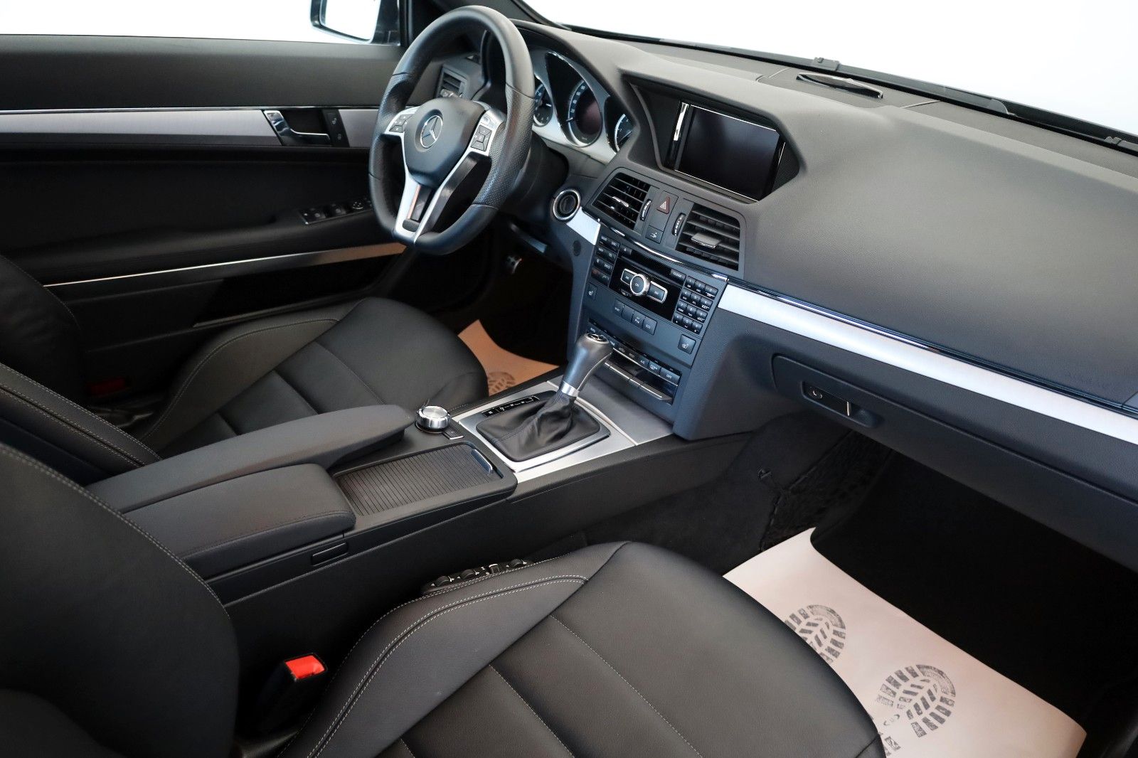 Fahrzeugabbildung Mercedes-Benz E 350 CDI Coupe BE AMG Line,Leder,Navi,Xenon