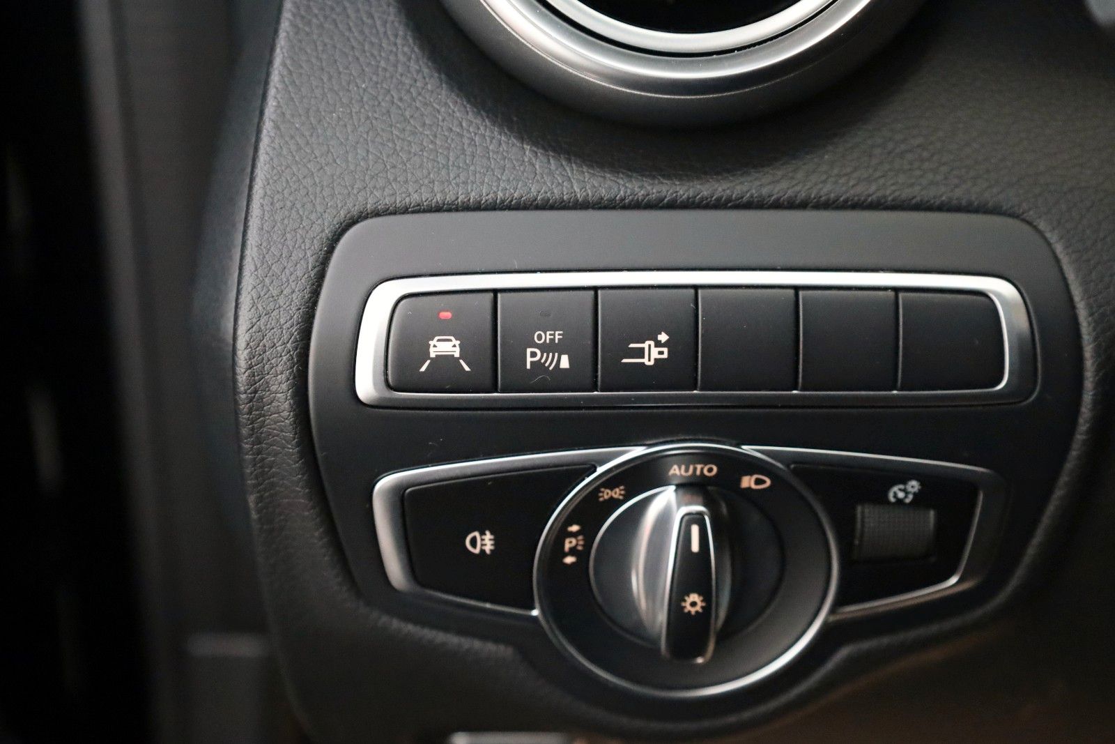 Fahrzeugabbildung Mercedes-Benz C 43 AMG 4Matic,Panorama,Sport-Auspuff,360°-Kam