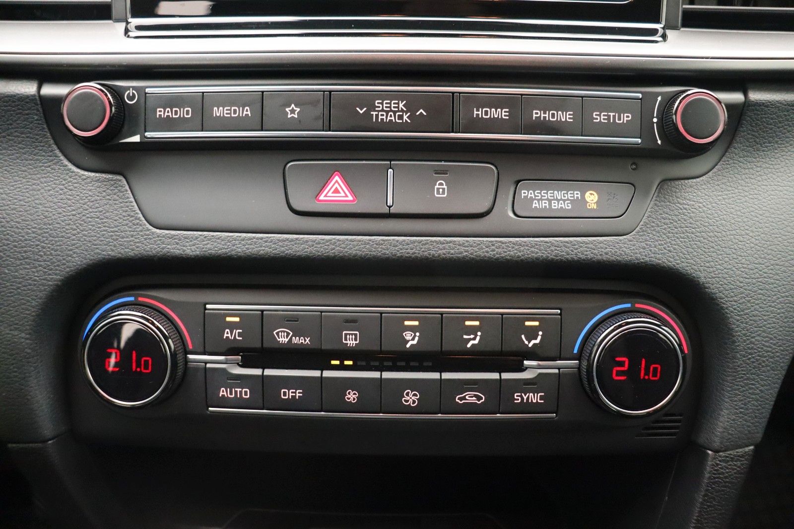 Fahrzeugabbildung Kia Ceed 1.4 TEMPO SHZ LDA