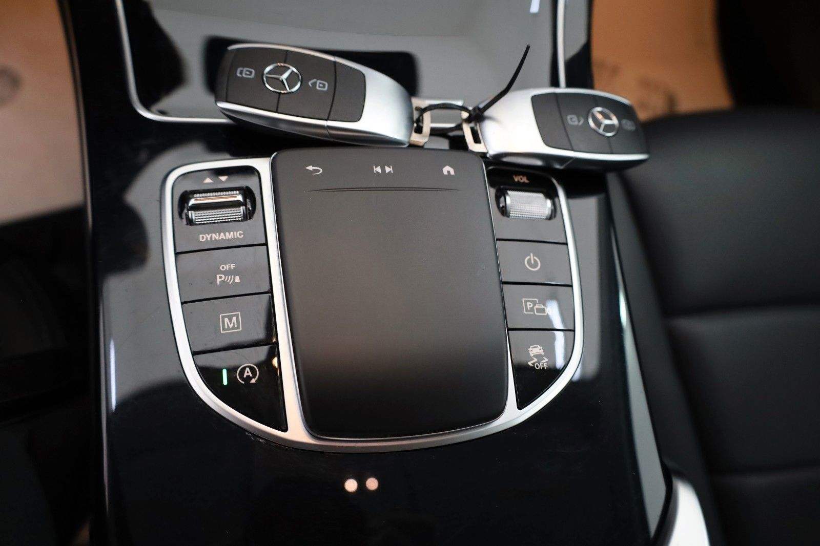 Fahrzeugabbildung Mercedes-Benz GLC 200 4M,Leder,Navi,LED,Kamera,AHK elek.,SR+WR