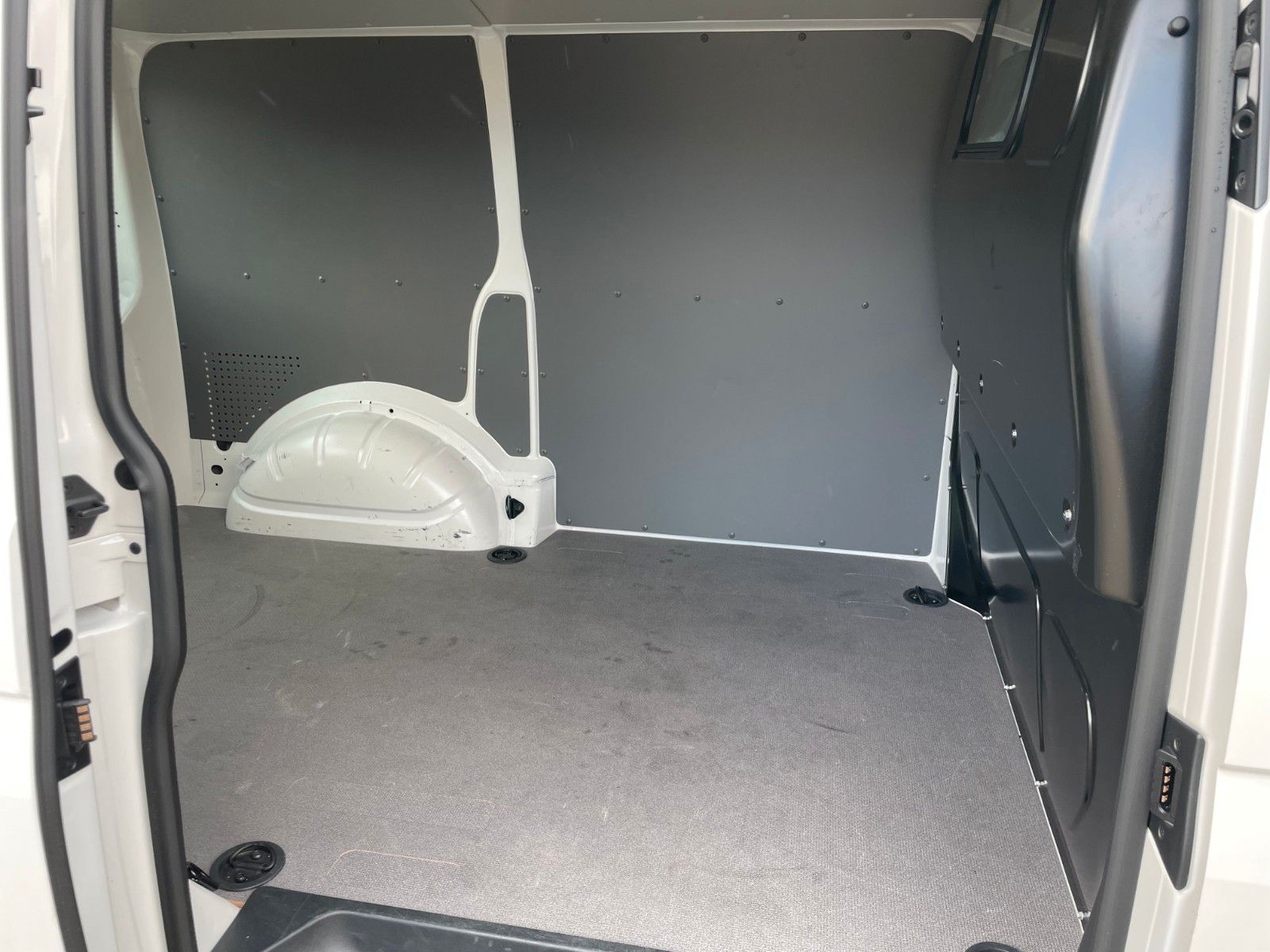 Fahrzeugabbildung Volkswagen T 6.1 Transporter  2.0 TDI  Klima PDC