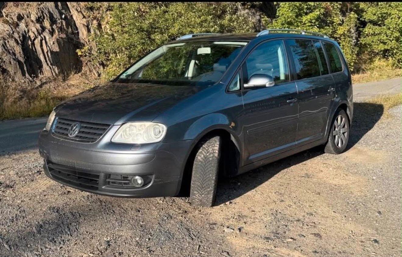 Volkswagen Touran 2004 — вигляд ззаду
