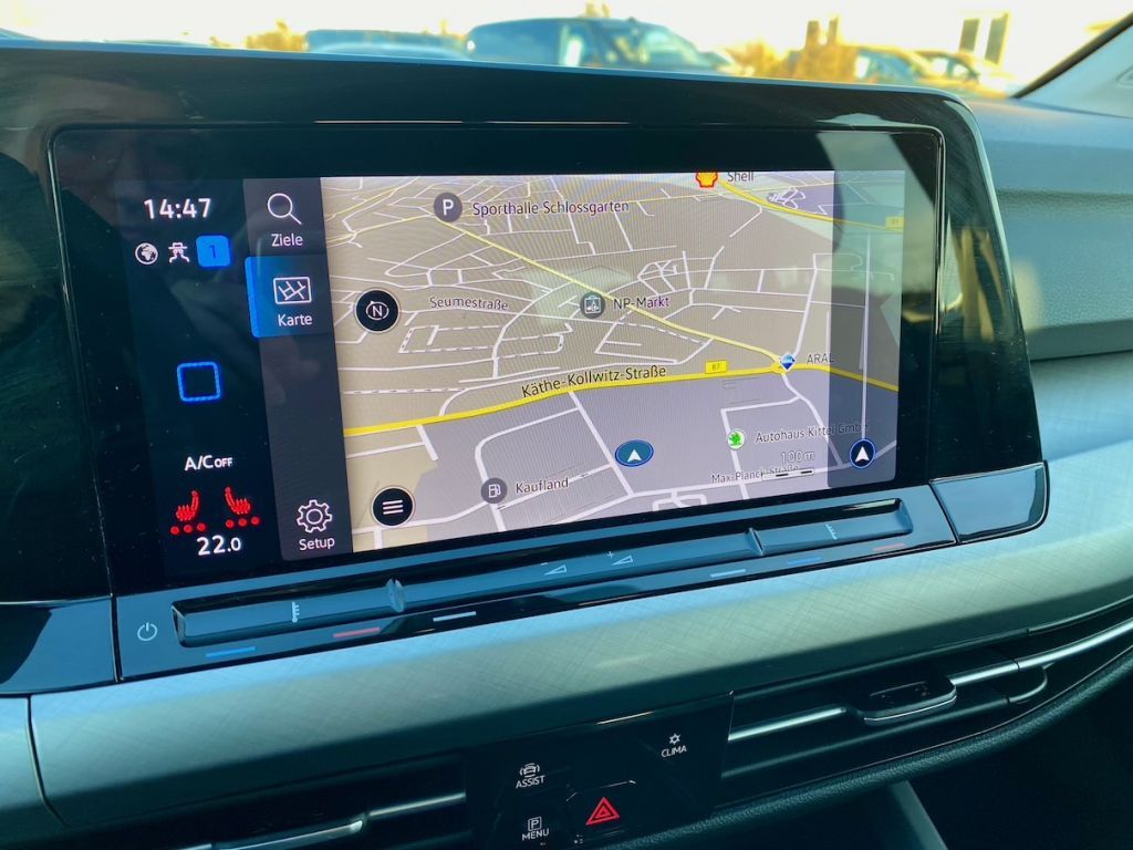 Fahrzeugabbildung Volkswagen Golf Variant 1.5 DSG Life AAC LED SHZ CARPLAY