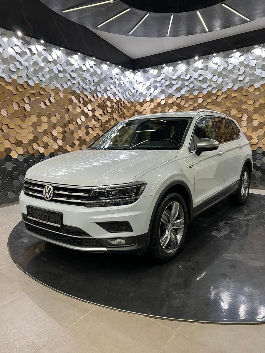 Volkswagen Tiguan /7-Sitze Highline 4M /Virtual Cockpit/AHK