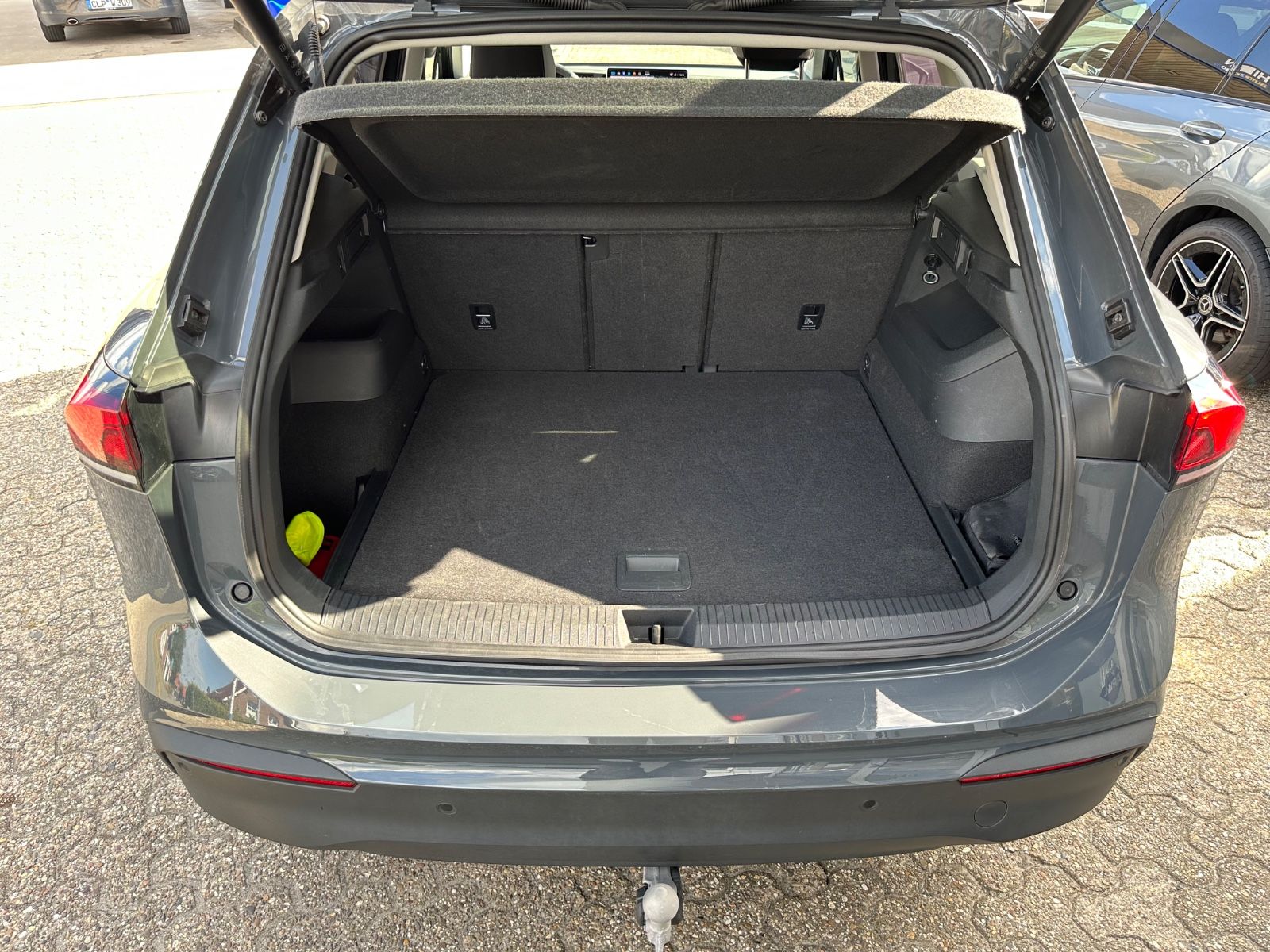 Fahrzeugabbildung Volkswagen Tiguan 1.5 eTSI Life DSG AHK/Navi/ACC/LED/SHZG
