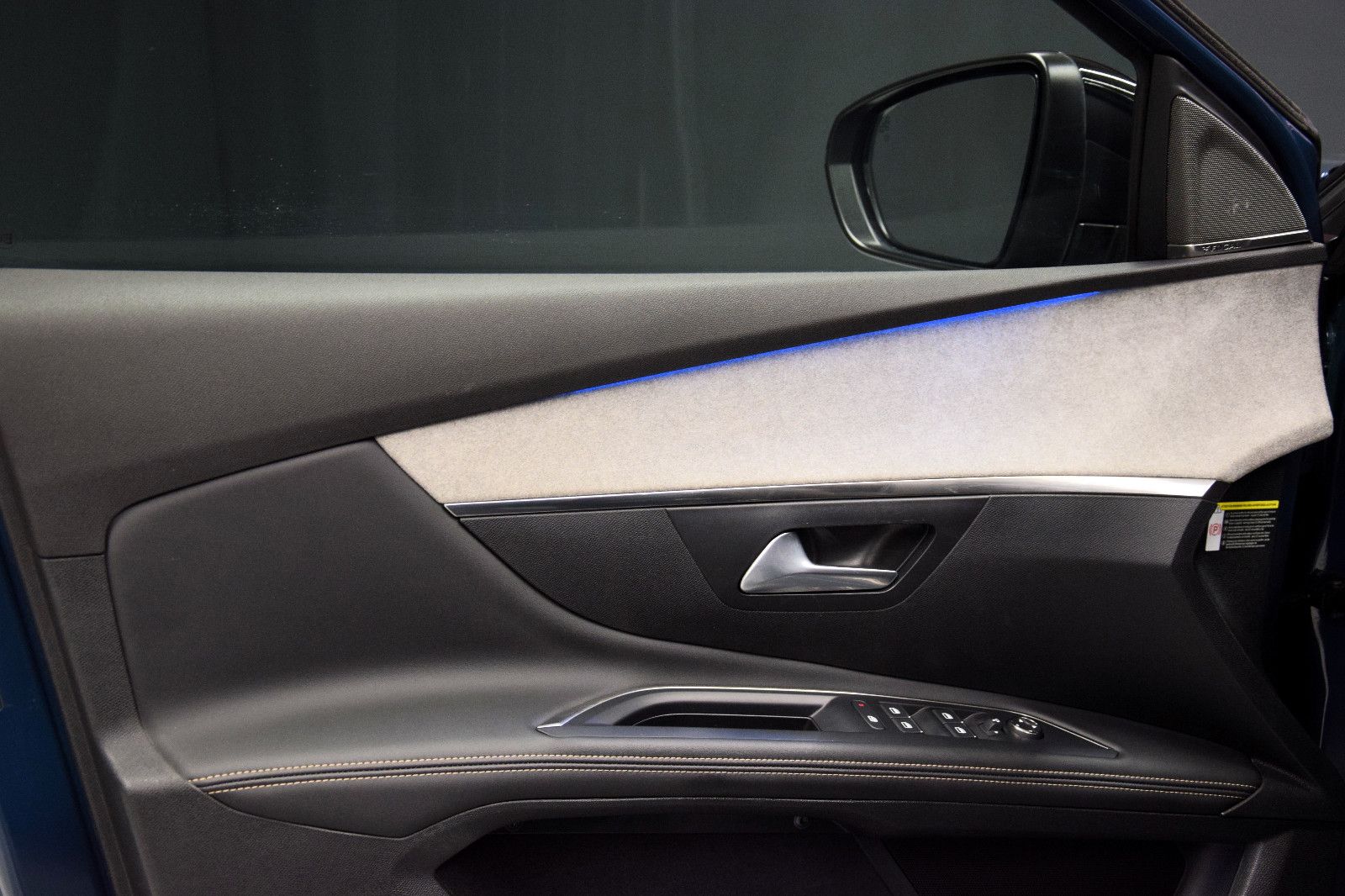 Fahrzeugabbildung Peugeot 5008 GT 7-Sitze Panorama LED ACC Focal Alcantara