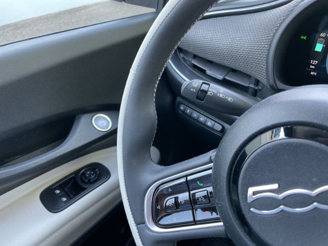 Fahrzeugabbildung Fiat 500e La Prima by Bocelli Android Auto, Sitzheizu