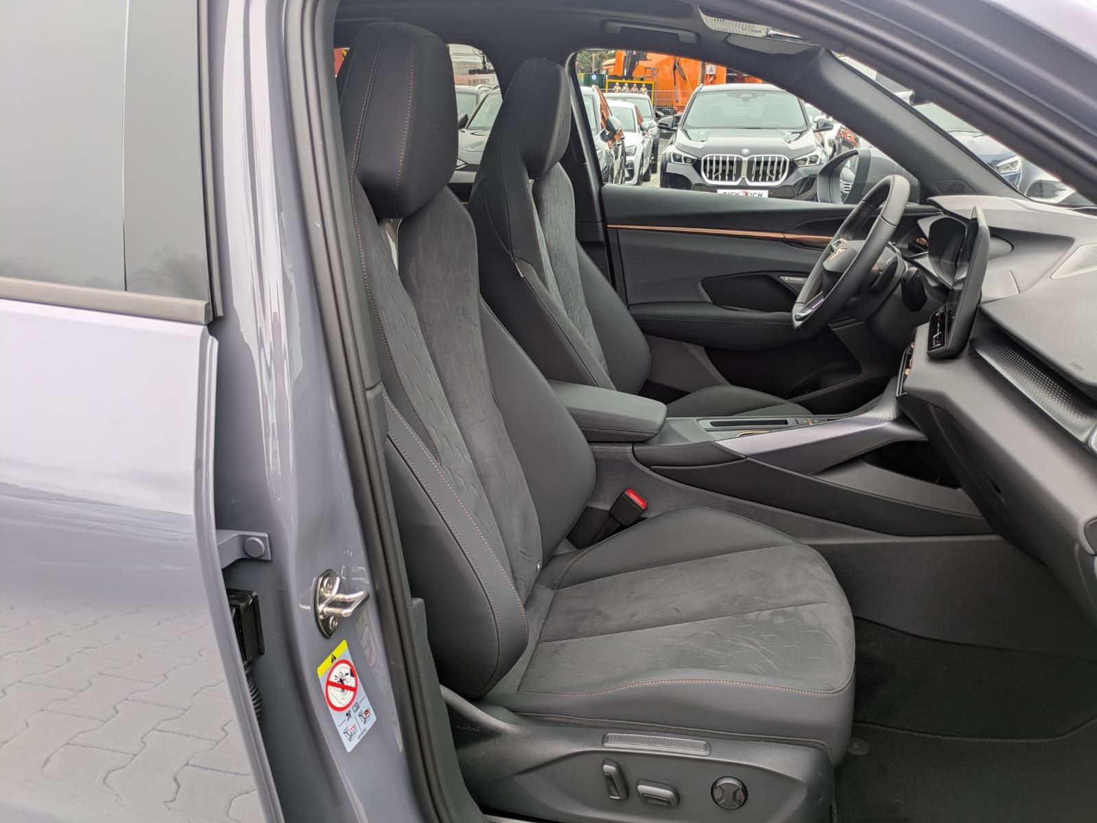 Fahrzeugabbildung CUPRA Terramar 2.0 TSI 4D VZ HUD*MATRIX*PANO*DCC*20"