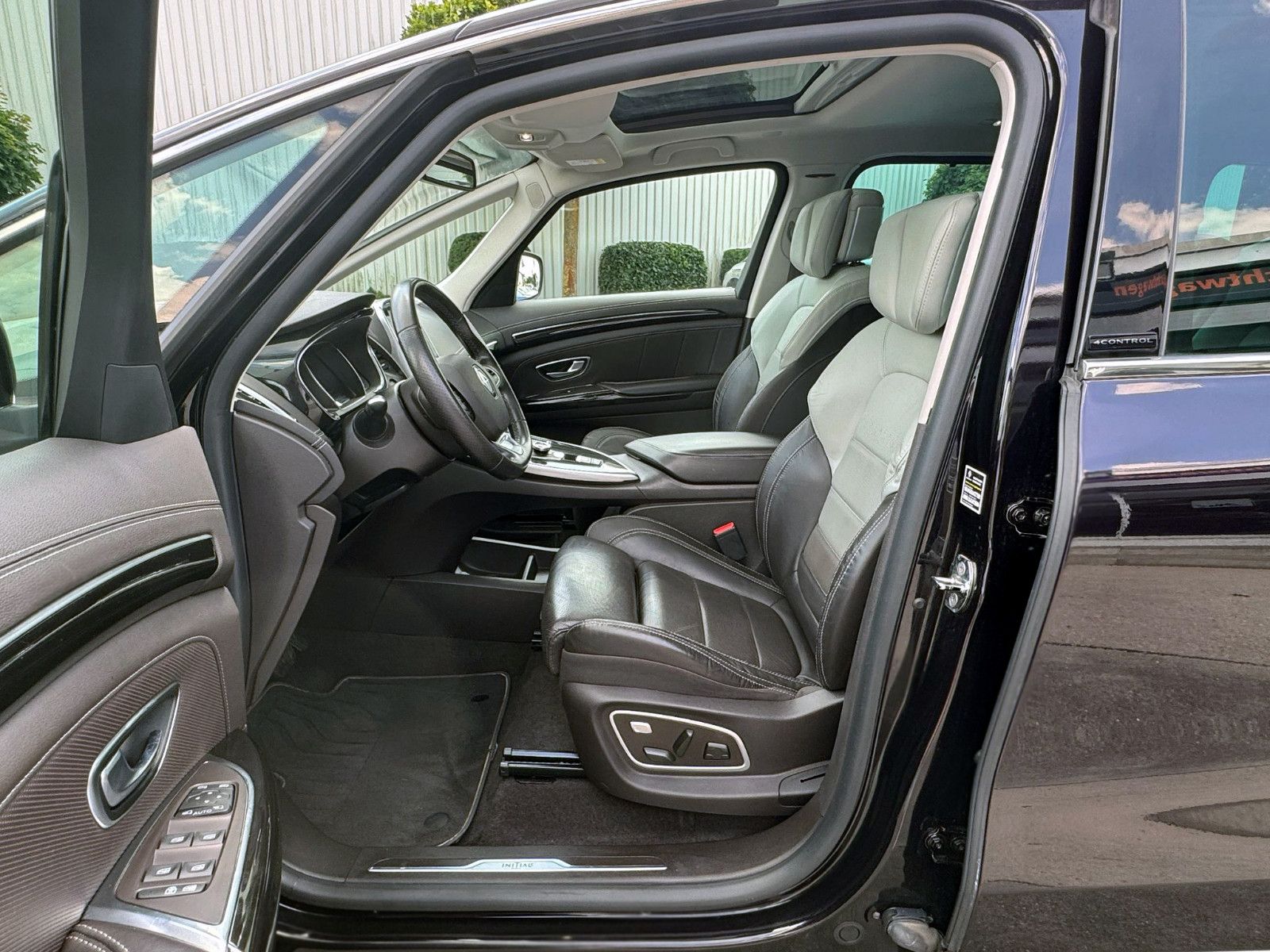 Fahrzeugabbildung Renault Espace V Initiale Paris 2.0 dCi LED ACC KAM AHK