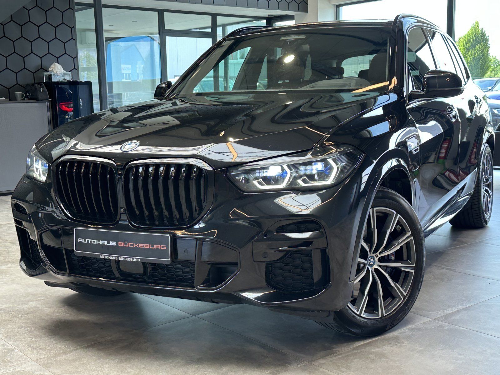 BMW X5   xDrive45e M Sport AHK Pano Soft Close